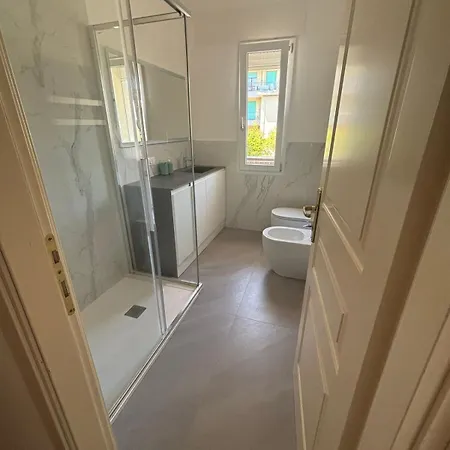 Piazza Mazzini * ليدو دي يسولو