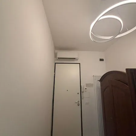 Piazza Mazzini * ليدو دي يسولو